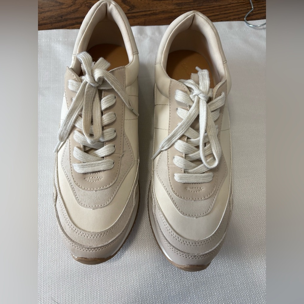Universal thread Cream and Tan Sneakers, size 9.5